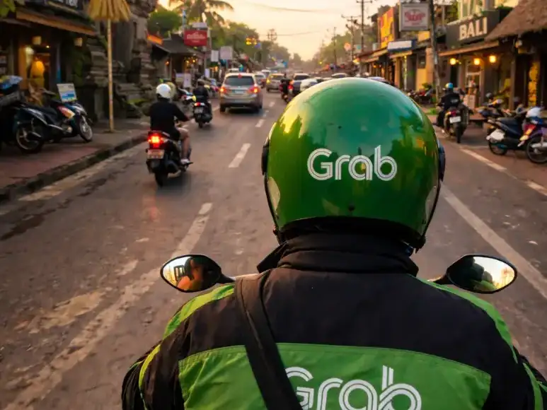 Commissioned Textured Realism Paintings in Bali - Arts of Bali Street view from a Grab ride in Bali after an adventurous art installation day.